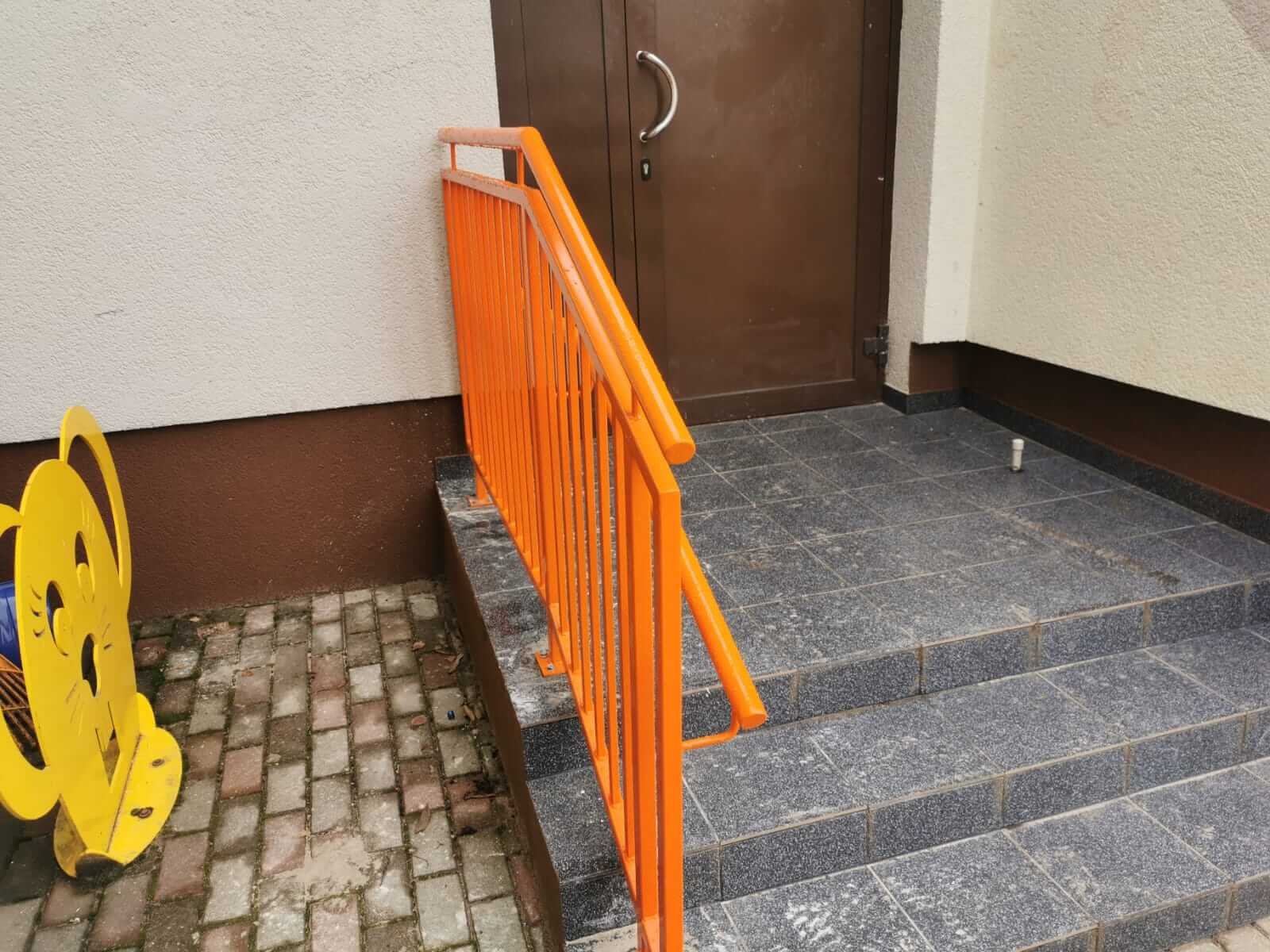 Krāsotas tērauda kāpņu margas  p.i.i. Varavīksne Ugāles iela 15, Ventspils