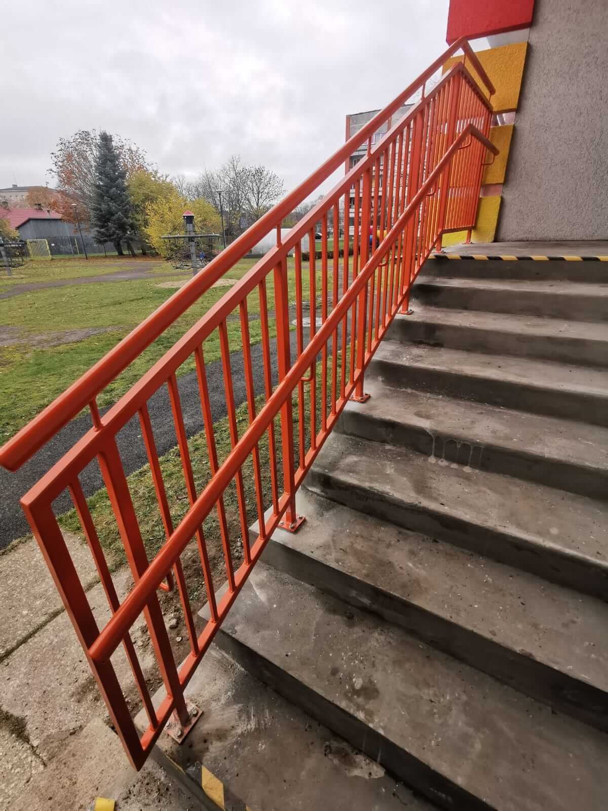 Krāsotas tērauda kāpņu margas  p.i.i. Varavīksne Ugāles iela 15, Ventspils