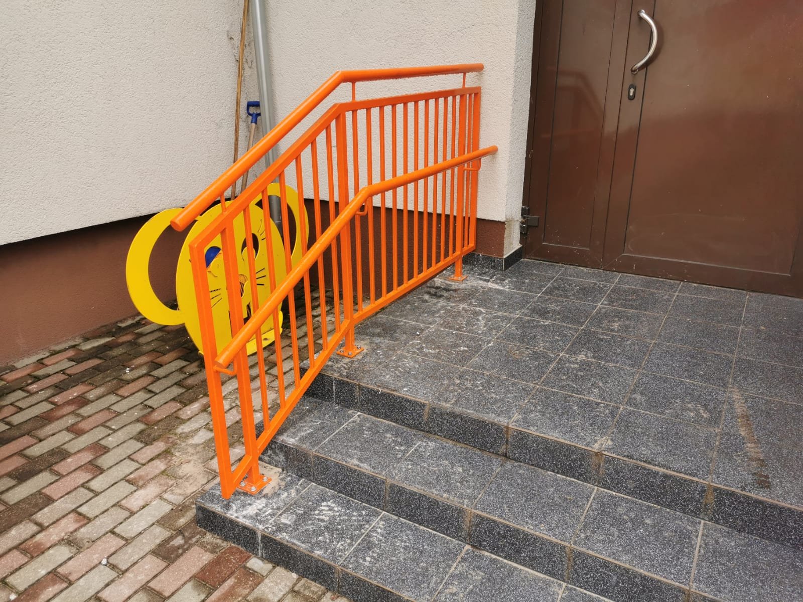 Krāsotas tērauda kāpņu margas  p.i.i. Varavīksne Ugāles iela 15, Ventspils