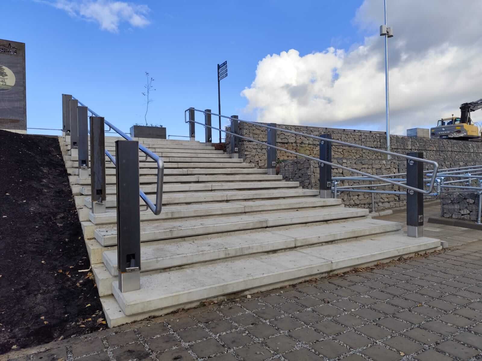 Nerūsējošā tērauda kāpņu margas